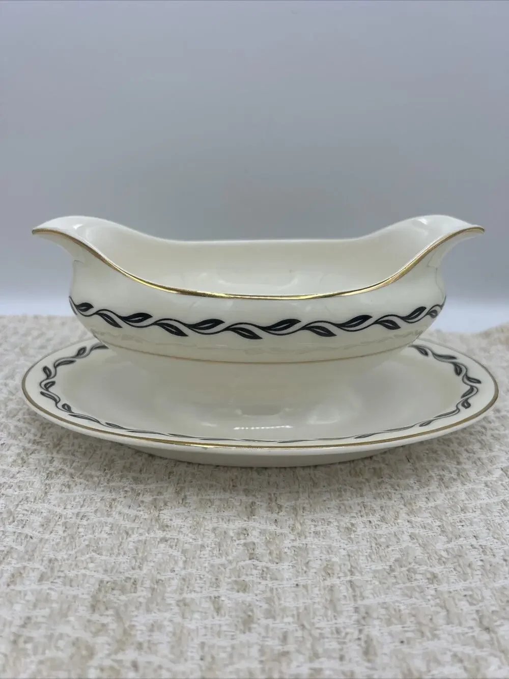 Pope Gosser Black Laurel - Round Gravy Boat - Double Lipped Attached Underplate